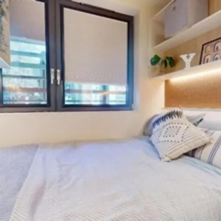 Student Only Silver 2 Bed Apartment Iq Paris Garden
